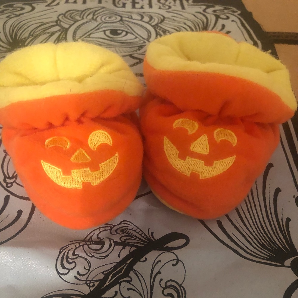 Pumpkin Halloween baby booties